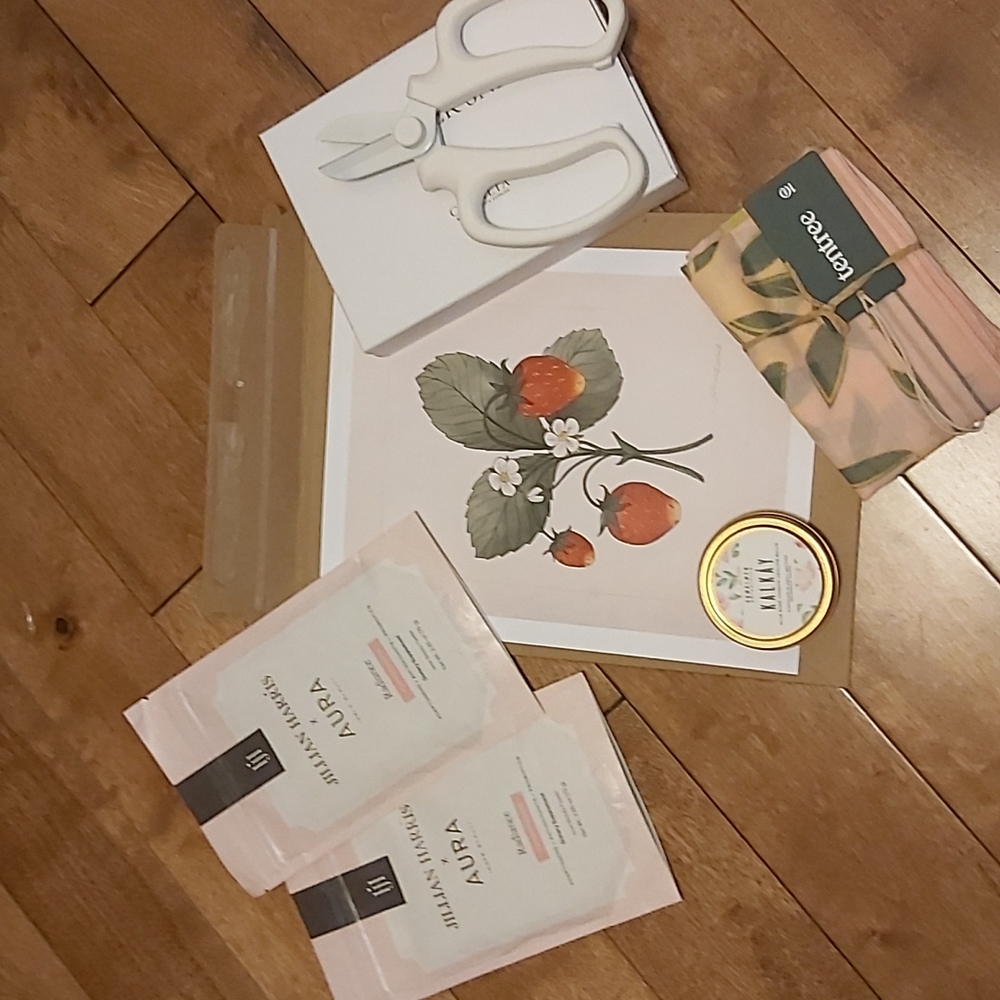 *Jilly ❤️ Box Items